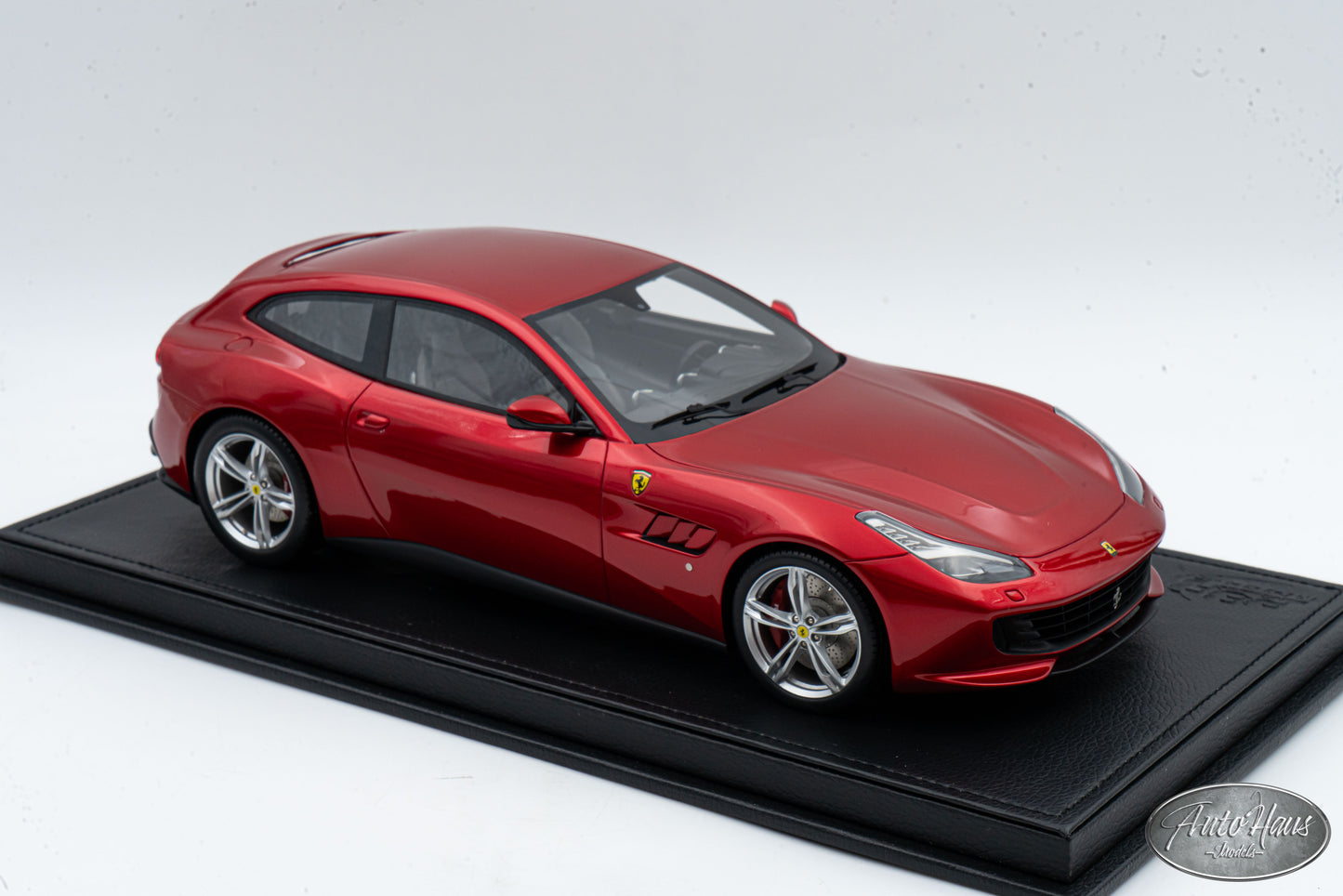 1/18 BBR 2016 Ferrari GTC4 Lusso Rosso Fuoco Red P18129DV