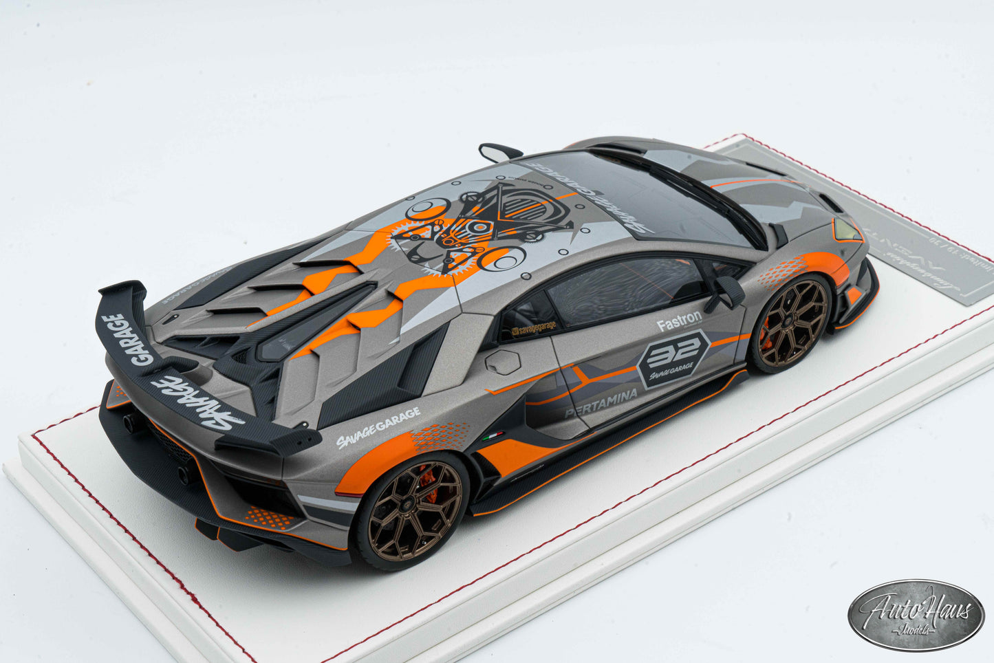 1/18 Davis & Giovanni Lamborghini Aventador SVJ Savage Garage