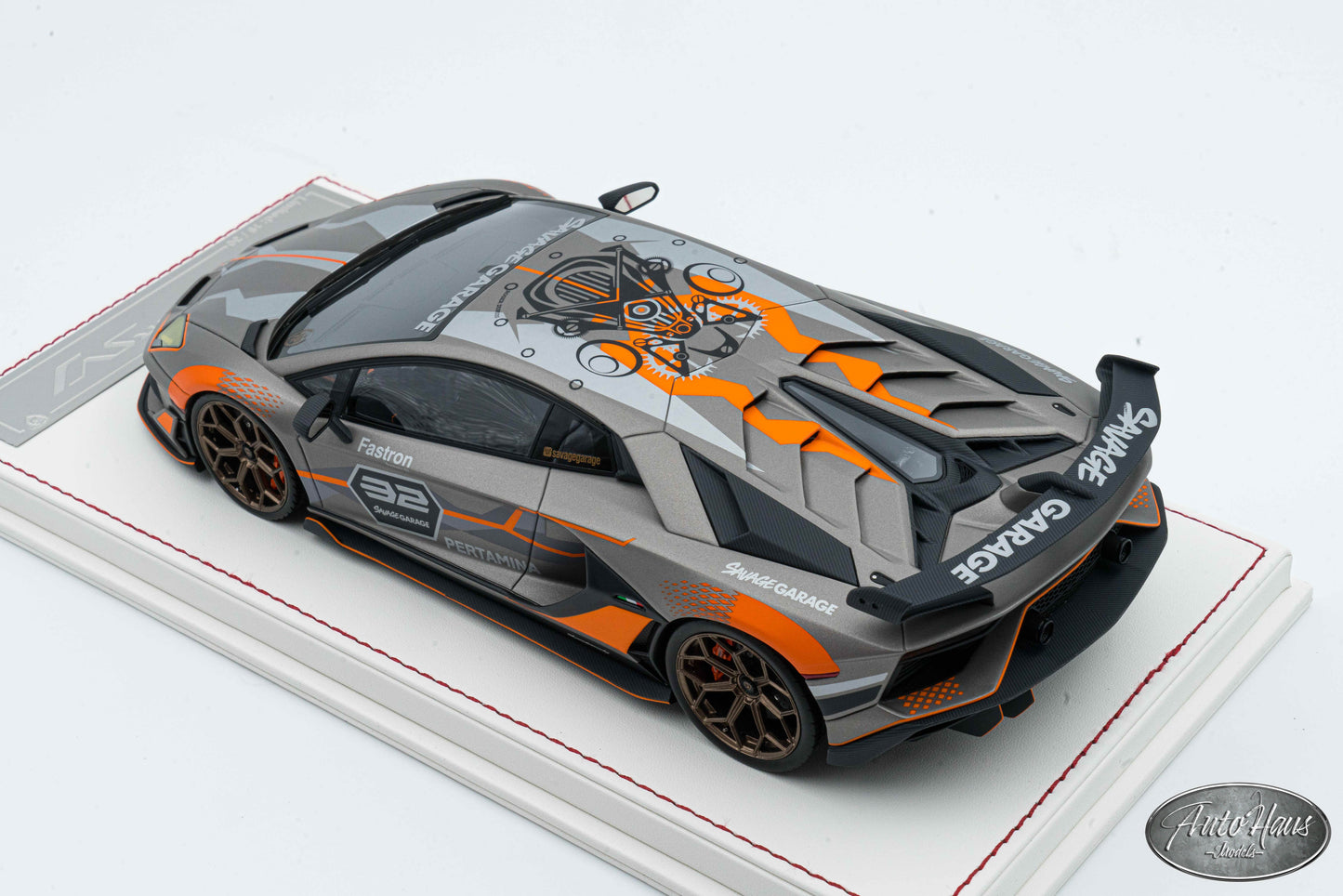 1/18 Davis & Giovanni Lamborghini Aventador SVJ Savage Garage