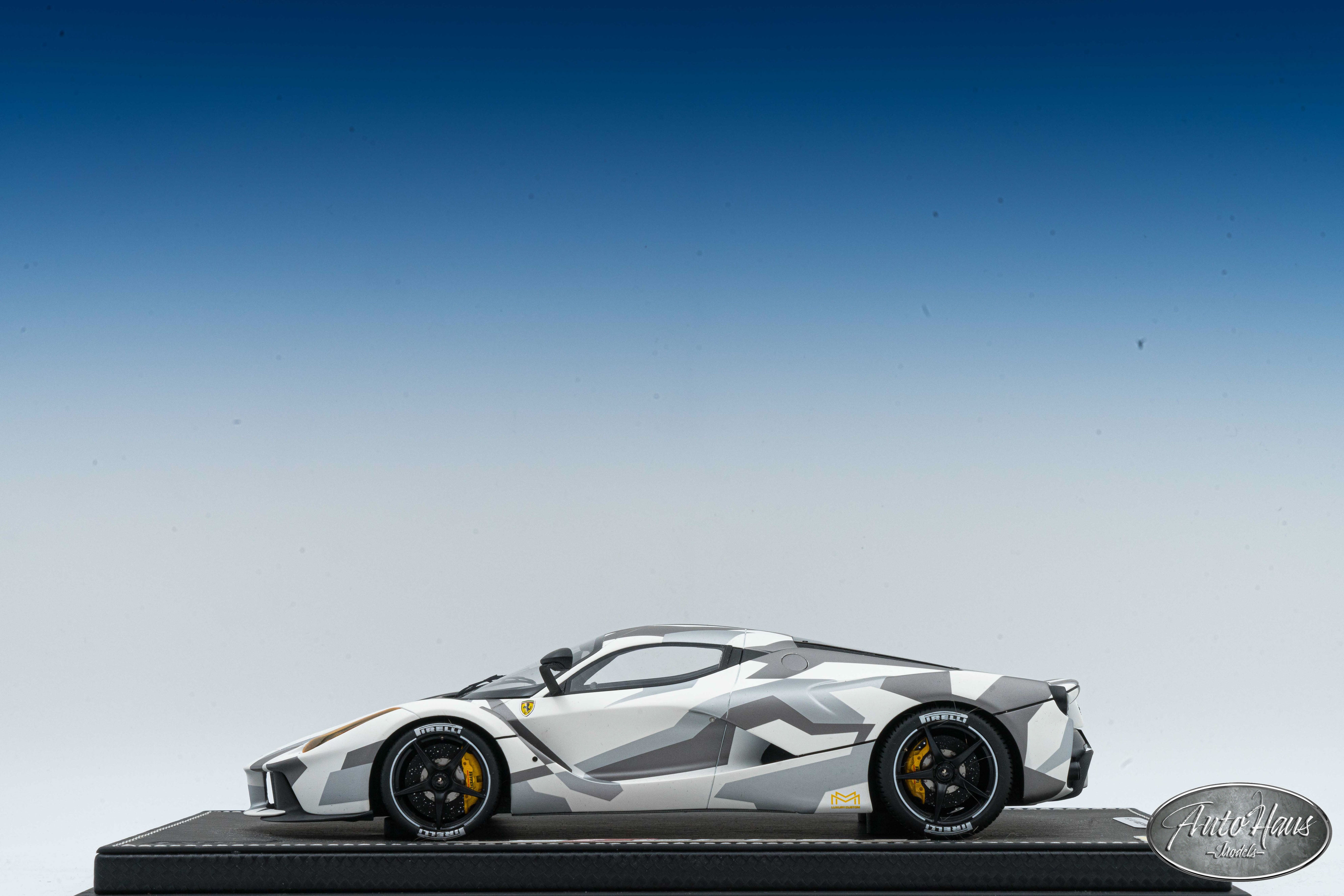 BBR Models 1:18 Ferrari LaFerrari Aperta Bouwjaar 2016 Tour de France BBR Models 1:18 Ferrari LaFerrari Aperta Bouwjaar 2016 Tour de France