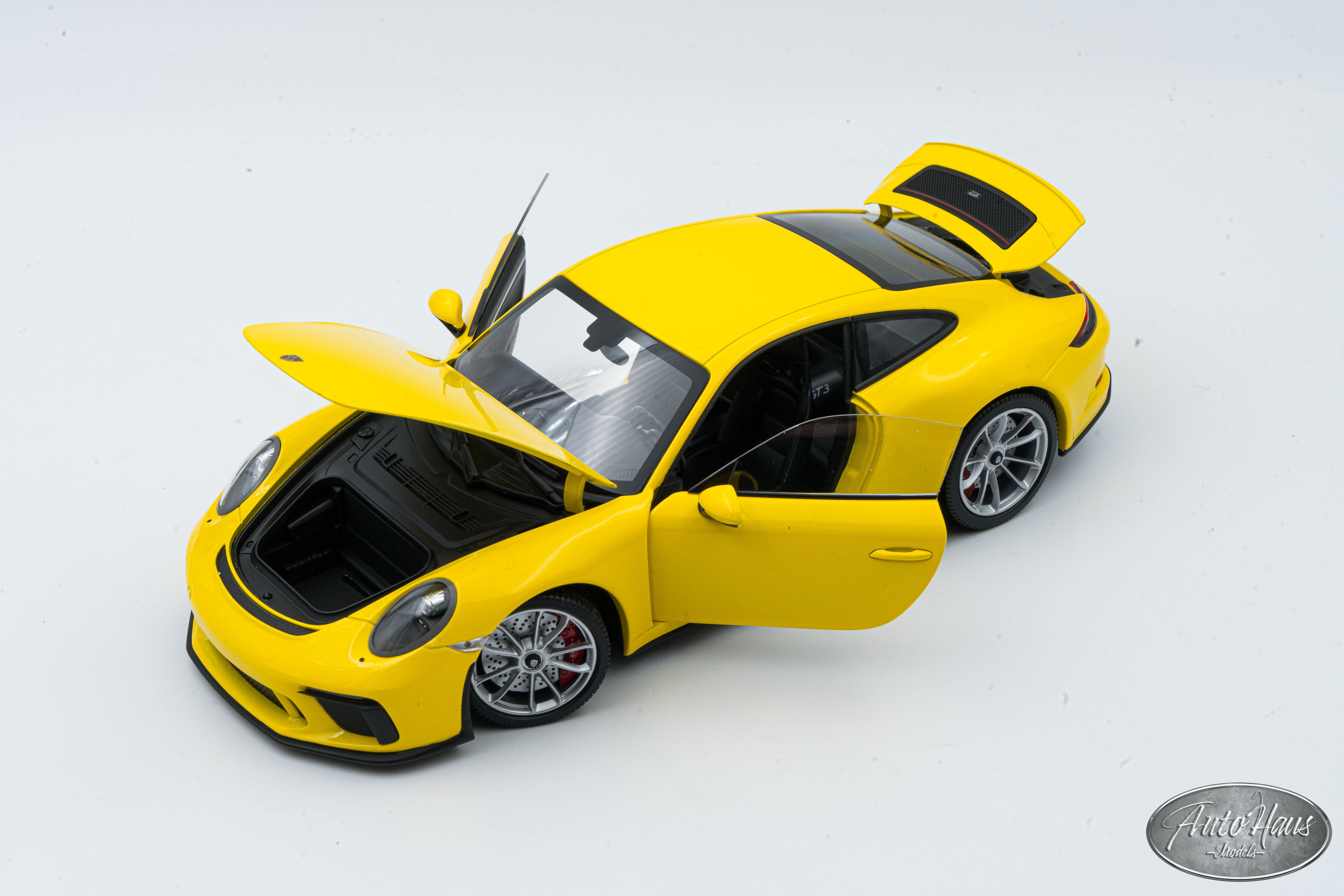 1/18 Minichamps Porsche 911 (991) GT3 Touring Yellow