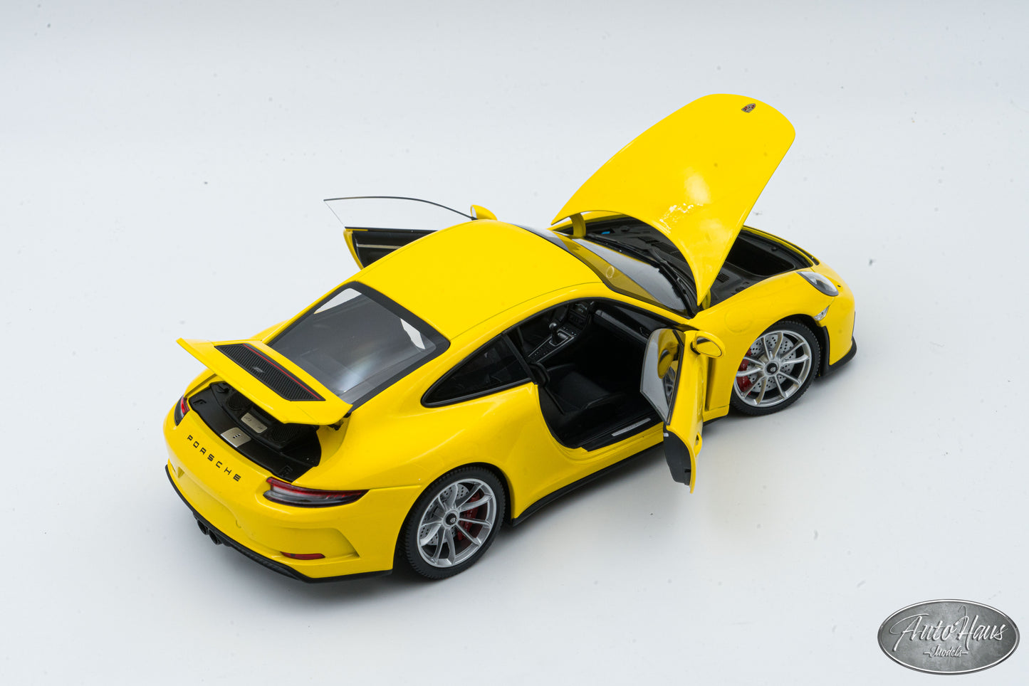 1/18 Minichamps Porsche 911 (991) GT3 Touring Yellow