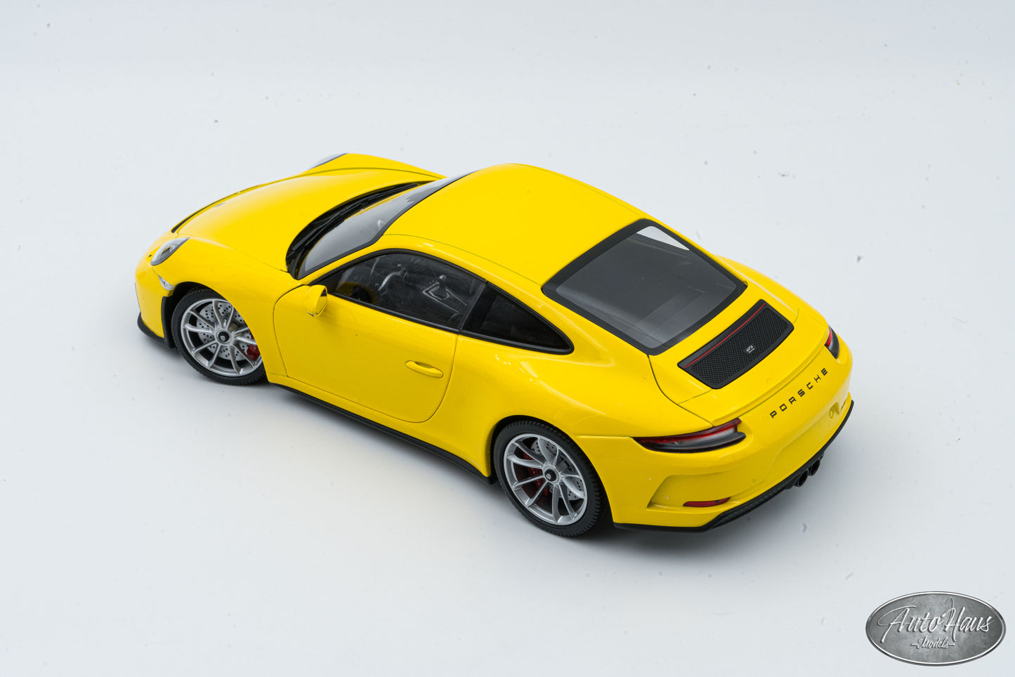 1/18 Minichamps Porsche 911 (991) GT3 Touring Yellow