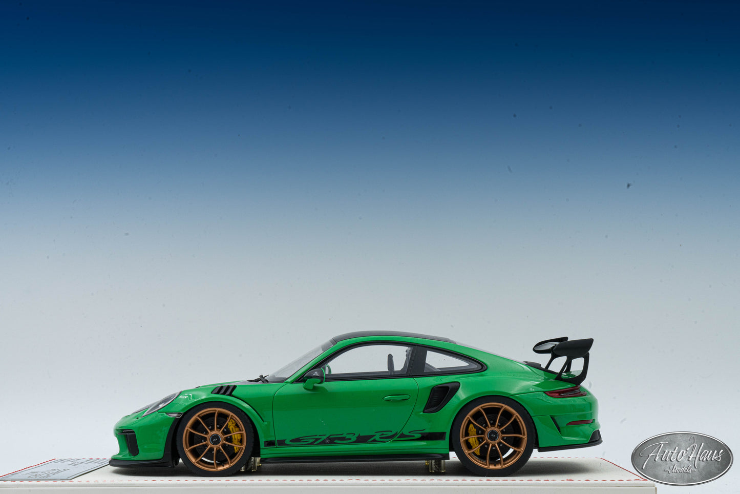 1/18 Davis Giovanni Porsche 911 (991.2) GT3 RS Python Green with Gold Wheels