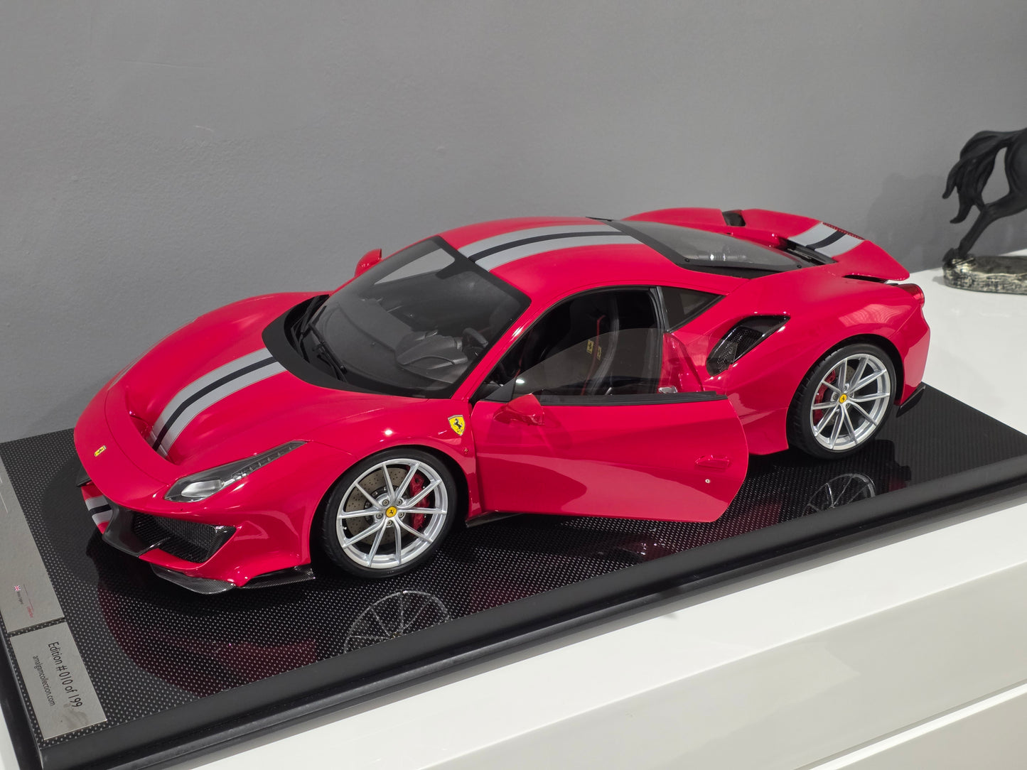 1/8 Amalgam Ferrari 488 Pista Rosso Corsa Red