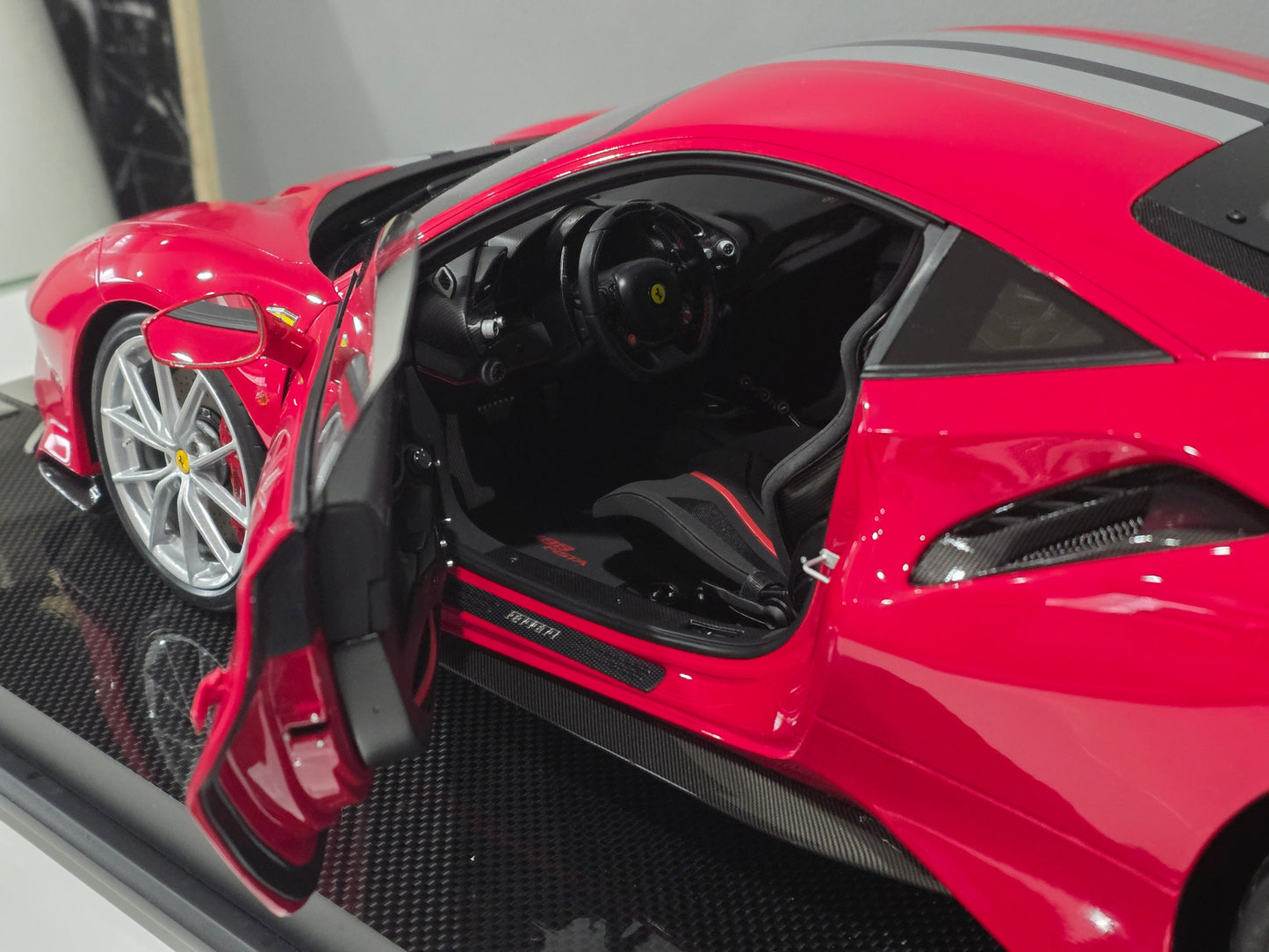 1/8 Amalgam Ferrari 488 Pista Rosso Corsa Red