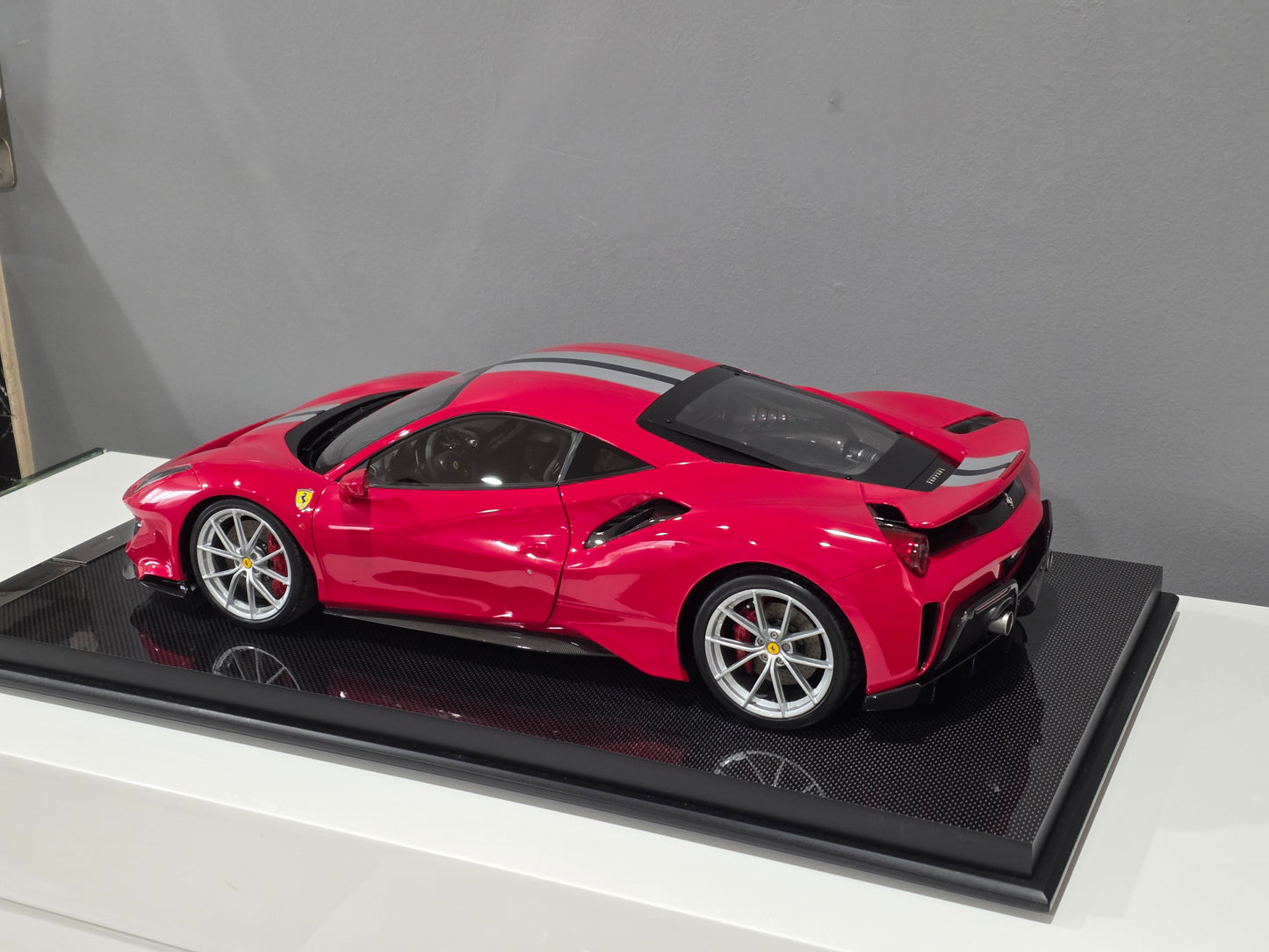 1/8 Amalgam Ferrari 488 Pista Rosso Corsa Red